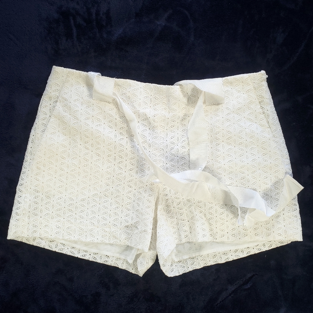 Carolina Herrera Lace Shorts Womens Size 10